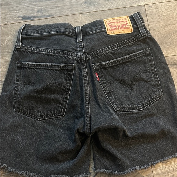 Black Distressed Women’s Levi’s Denim Shorts-Sz 25 - Picture 2 of 3